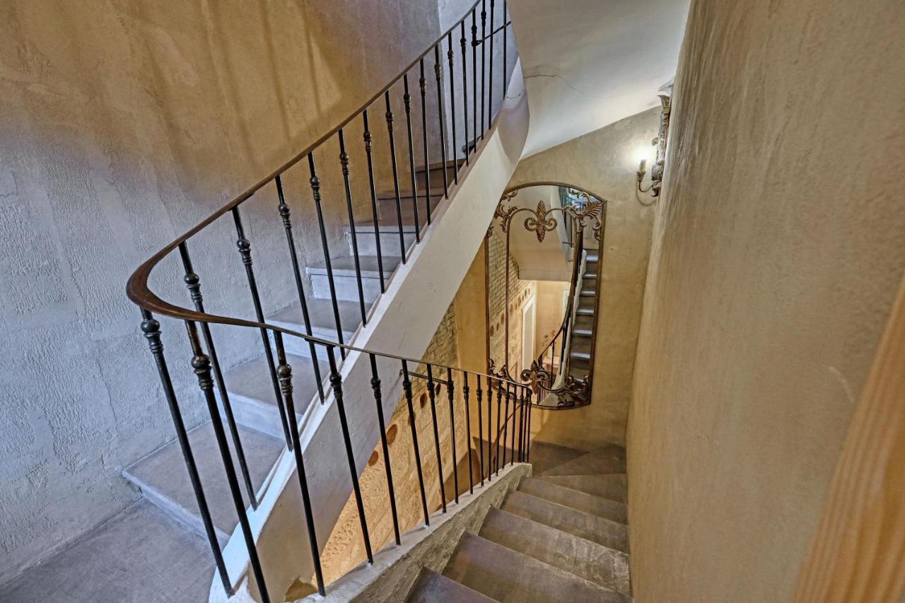 Apartment Au Coeur Des Papes, Dans Batisse De Charme & En Coeur De Avignon