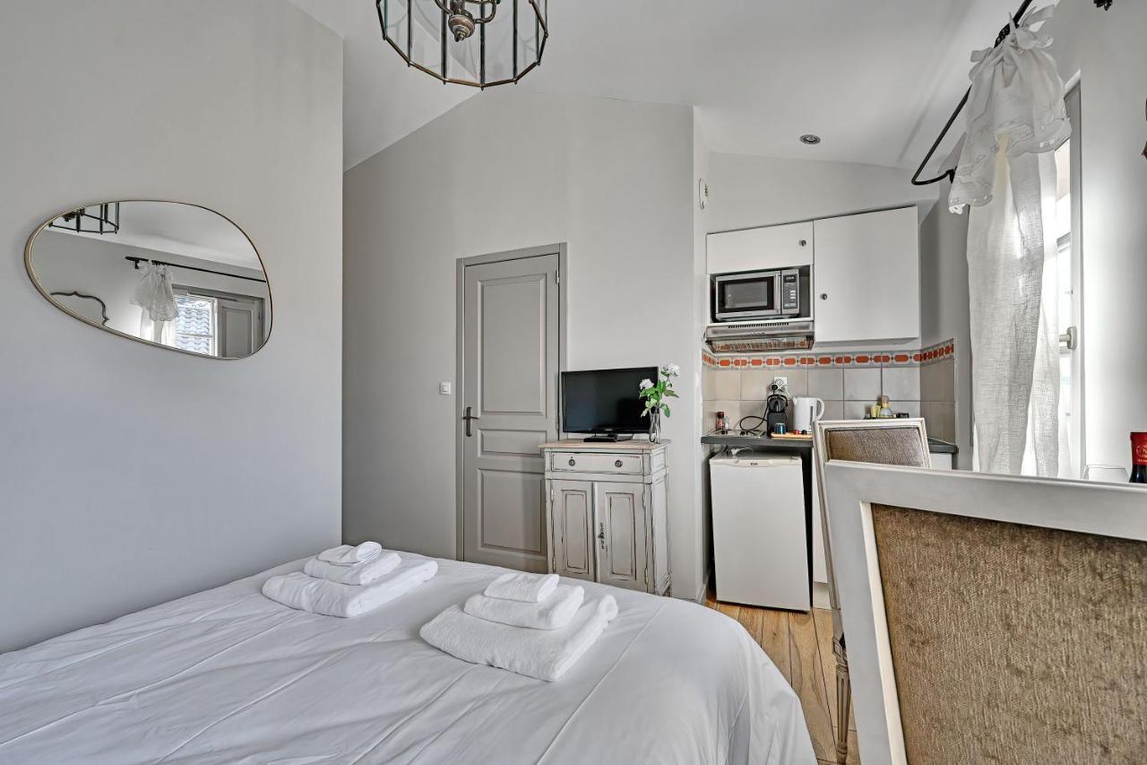 Apartment Au Coeur Des Papes, Dans Batisse De Charme & En Coeur De