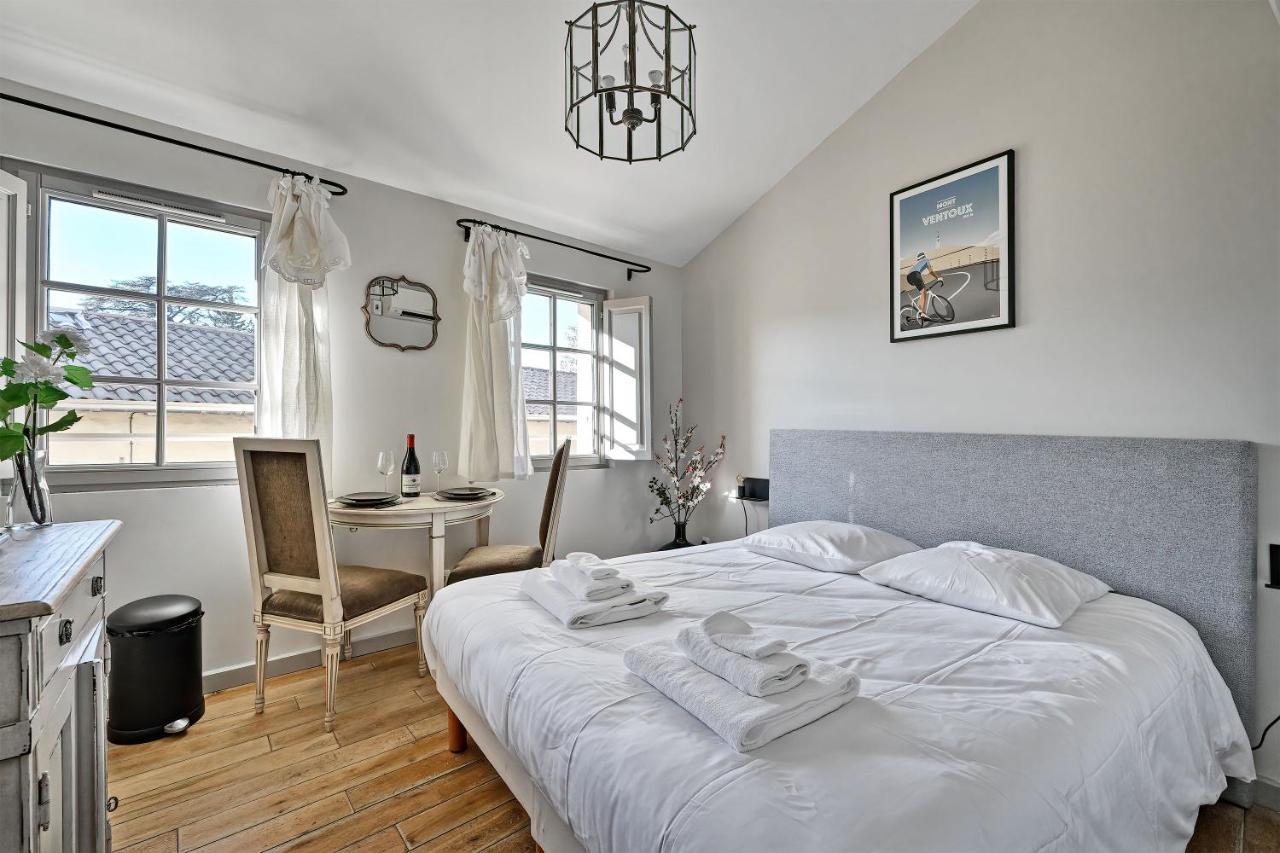 Apartment Au Coeur Des Papes, Dans Batisse De Charme & En Coeur De