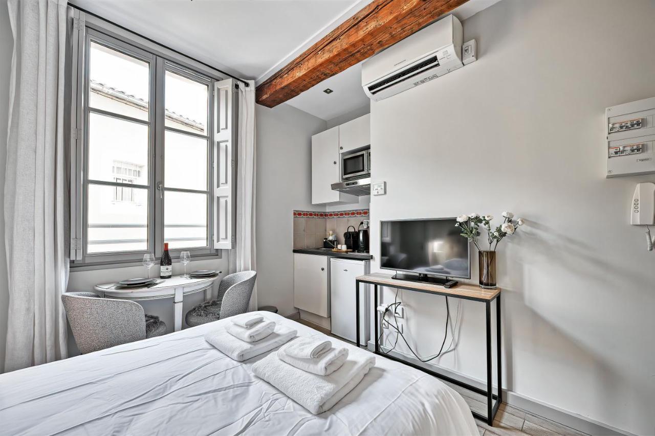 Apartment Au Coeur Des Papes, Dans Batisse De Charme & En Coeur De *