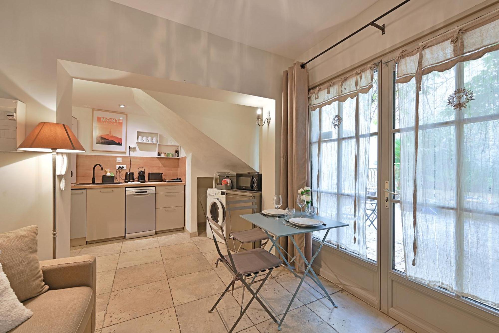 Apartment Au Coeur Des Papes, Dans Batisse De Charme & En Coeur De Avignon