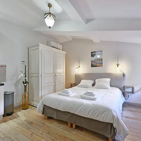 Au Coeur Des Papes, Dans Batisse De Charme Studios & Appartements En Coeur De Ville Avignon Exterior photo