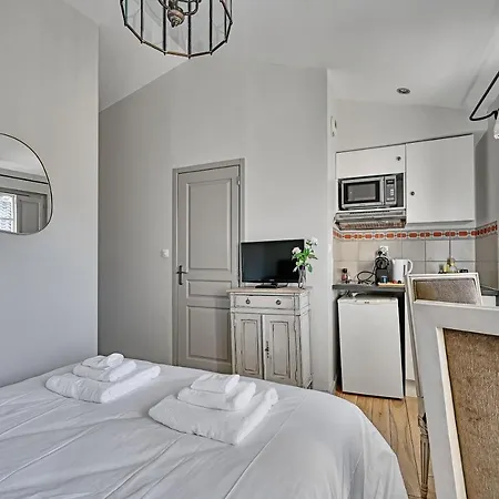 Au Coeur Des Papes, Dans Batisse De Charme Studios & Appartements En Coeur De Ville Avignon Exterior photo