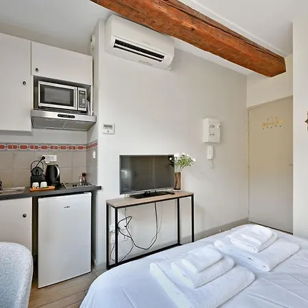 Au Coeur Des Papes, Dans Batisse De Charme Studios & Appartements En Coeur De Ville Avignon Exterior photo