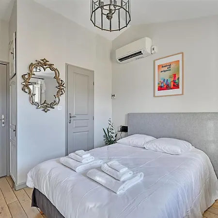 Au Coeur Des Papes, Dans Batisse De Charme Studios & Appartements En Coeur De Ville Avignon Exterior photo