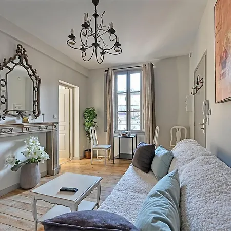 Au Coeur Des Papes, Dans Batisse De Charme Studios & Appartements En Coeur De Ville Avignon Exterior photo