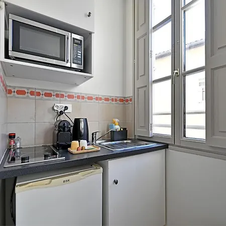Au Coeur Des Papes, Dans Batisse De Charme Studios & Appartements En Coeur De Ville Avignon Exterior photo