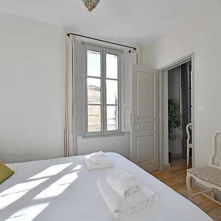 Au Coeur Des Papes, Dans Batisse De Charme Studios & Appartements En Coeur De Ville Avignon Exterior photo