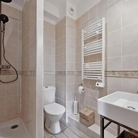 Au Coeur Des Papes, Dans Batisse De Charme Studios & Appartements En Coeur De Ville Avignon Exterior photo