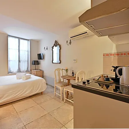 Au Coeur Des Papes, Dans Batisse De Charme Studios & Appartements En Coeur De Ville Avignon Exterior photo