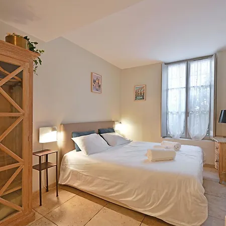 Au Coeur Des Papes, Dans Batisse De Charme Studios & Appartements En Coeur De Ville Avignon Exterior photo