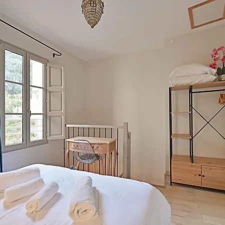 Au Coeur Des Papes, Dans Batisse De Charme Studios & Appartements En Coeur De Ville Avignon Exterior photo