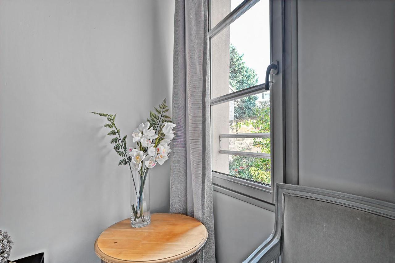 Au Coeur Des Papes, Dans Batisse De Charme & En Coeur De Appartement *