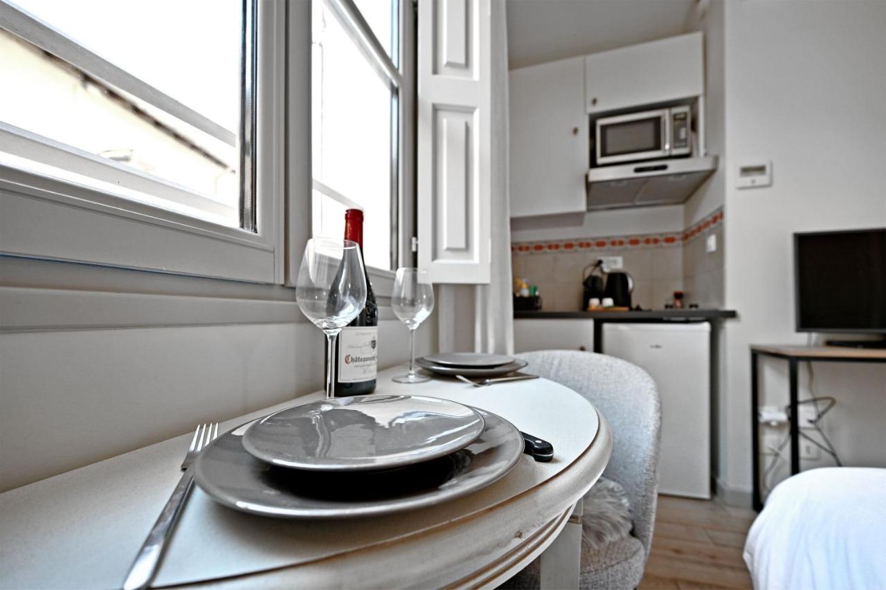 Appartement Au Coeur Des Papes, Dans Batisse De Charme & En Coeur De *