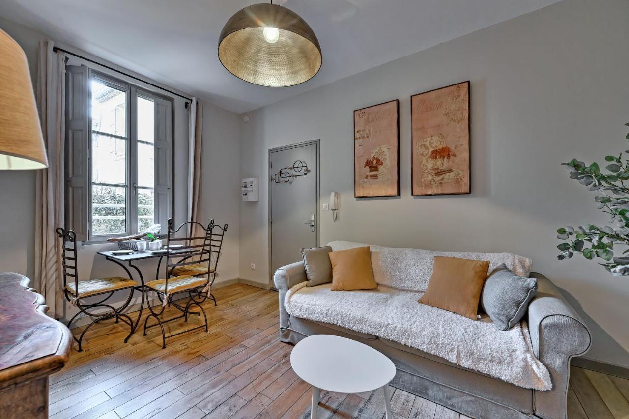 Au Coeur Des Papes, Dans Batisse De Charme & En Coeur De Apartment *