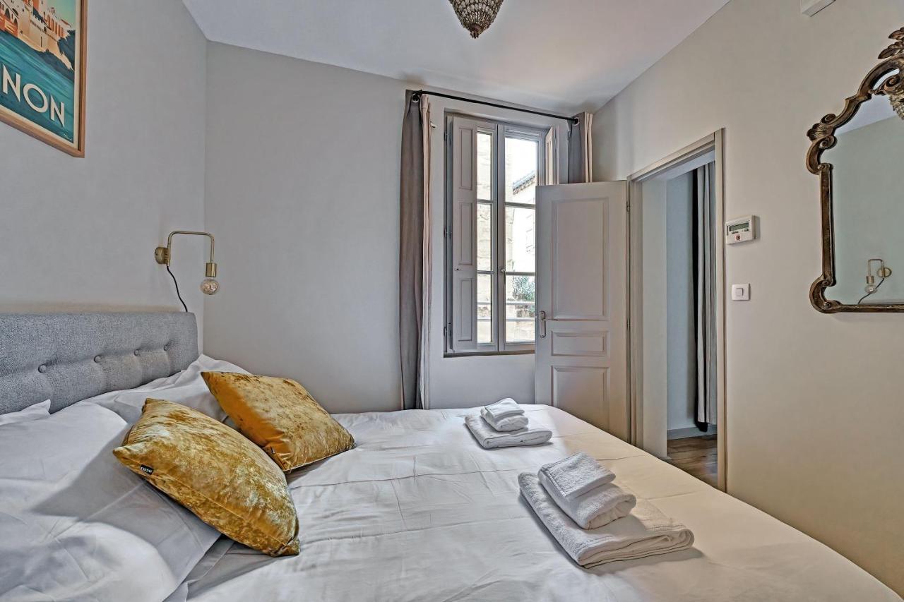 Au Coeur Des Papes, Dans Batisse De Charme & En Coeur De Appartement