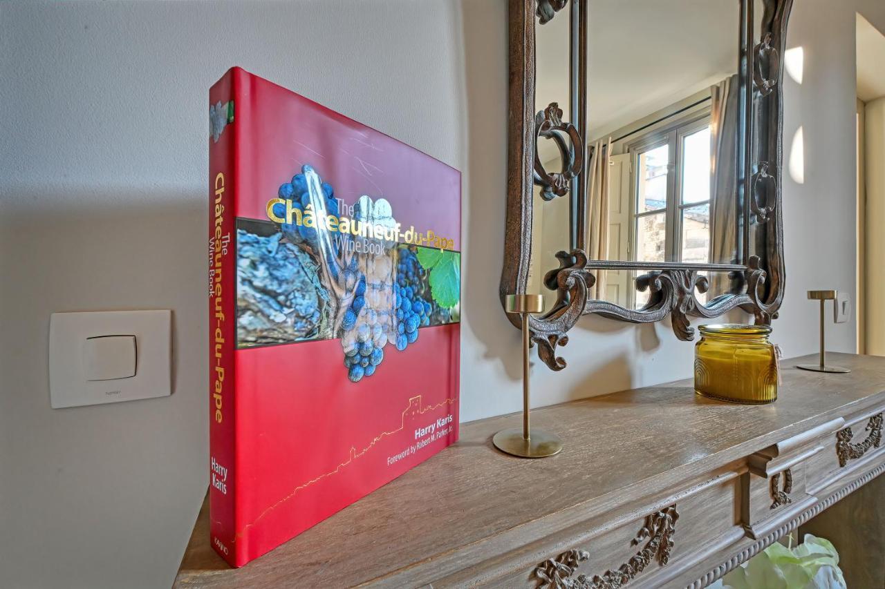 Au Coeur Des Papes, Dans Batisse De Charme & En Coeur De Appartement *