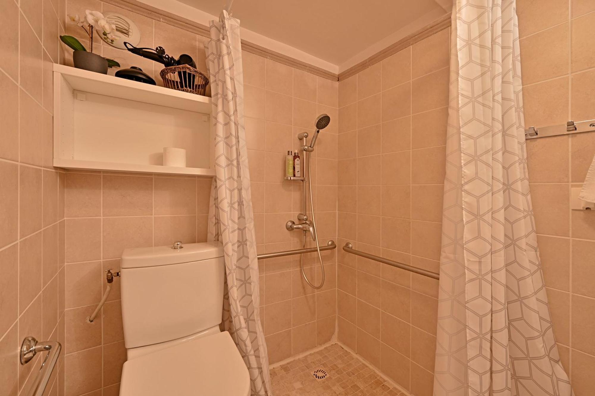 Appartement Au Coeur Des Papes, Dans Batisse De Charme & En Coeur De *
