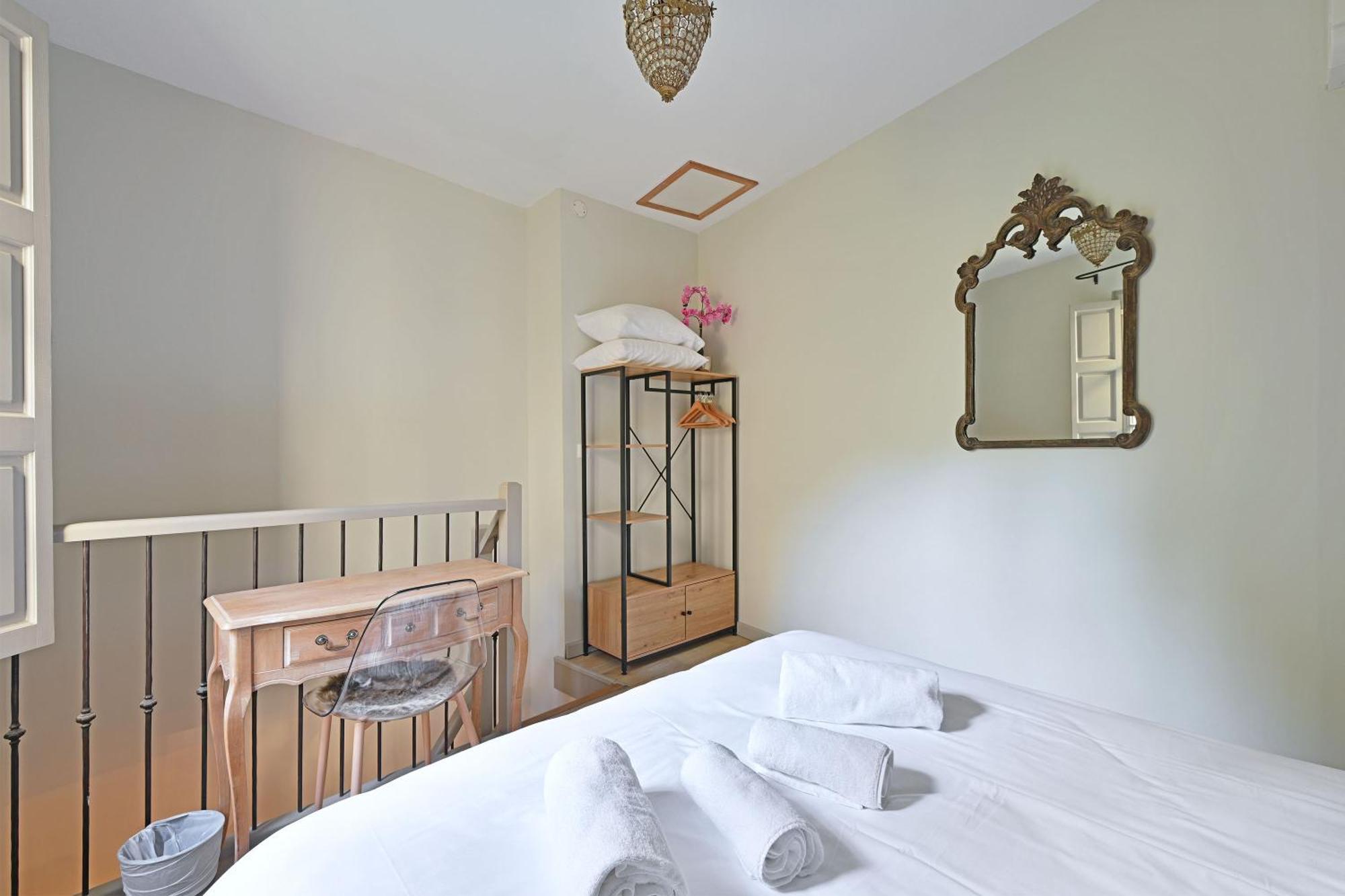 Au Coeur Des Papes, Dans Batisse De Charme & En Coeur De Appartement